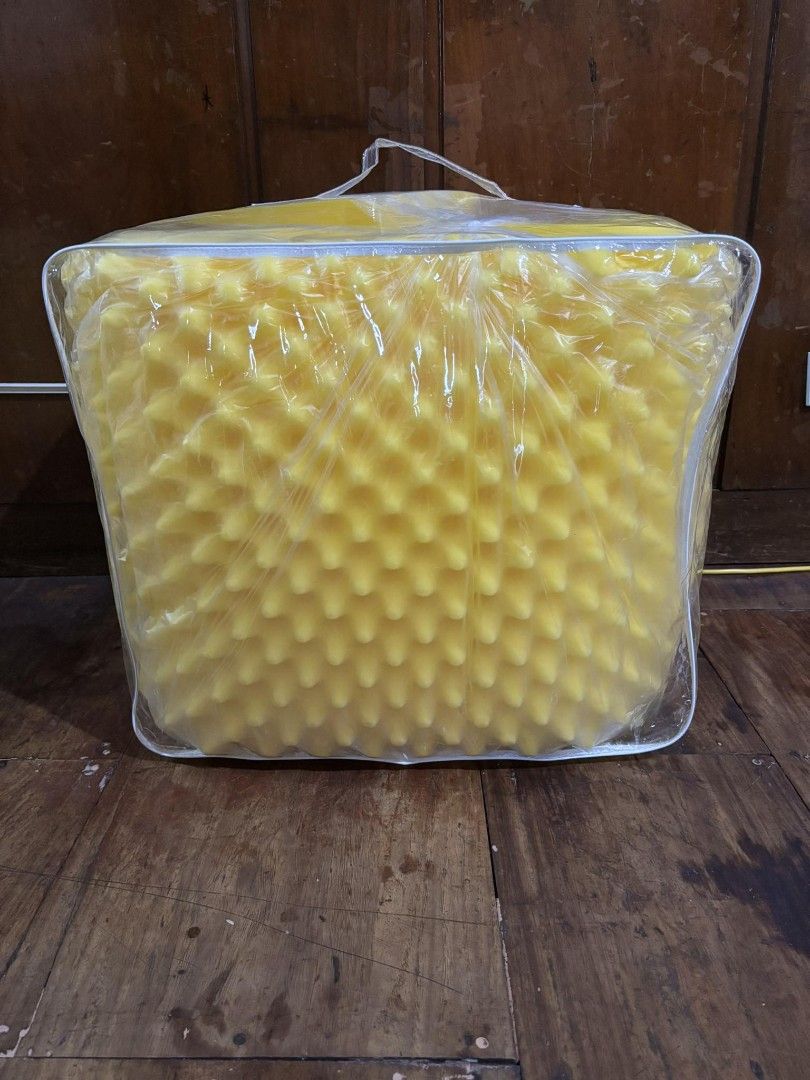 @Egg mattress @Brand new (Category: Medical Supplies & Tools) located in Manila. Submitted by oplecherly24007 (Listing ID 1388141641, Image 2). Description: Same day delivery !!.