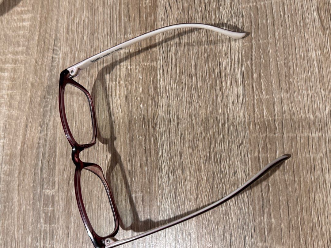 Eyeglasses (Category: Sunglasses & Eyewear) located in Bacolod City. Submitted by matahum.bcd (Listing ID 1388198365, Image 3). Description: -0.50 With UV bought at SM city Cebu RFS: My grade went up.