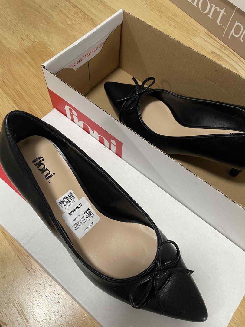 Fioni Black Low Heels from Payless (Category: Heels) located in Mandaluyong City. Submitted by dclutter.corner (Listing ID 1388149211, Image 2). Description: Fioni Black Low Heels from Payless Size: 7 Condition: NEW, never been used Original Price: 1,650 Selling for P1K ONLY.