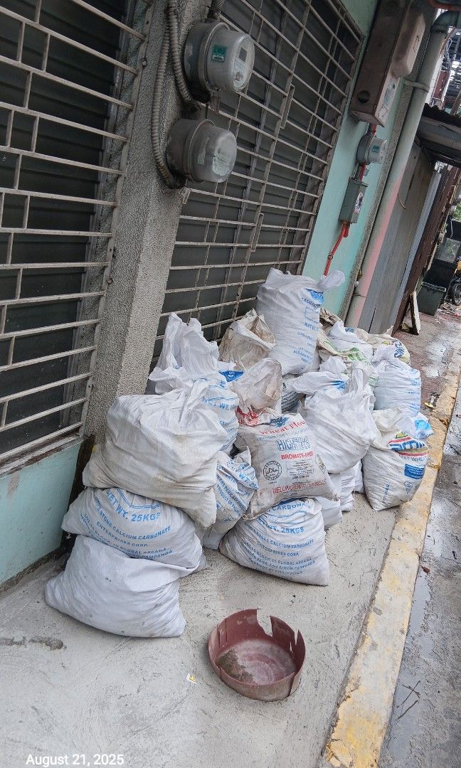 Free land fill / panambak (Category: Everything Else Others) located in Manila. Submitted by wunof11 (Listing ID 1388121855, Image 1). Description: @30 sacks available for the taking. while it lasts. Sampaloc, Manila behind Loreto Church and NU..
