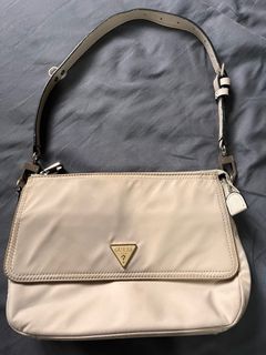 (Category: ) located in . Submitted by gr8preloved (Listing ID 1388205882, Image 1). Description: .