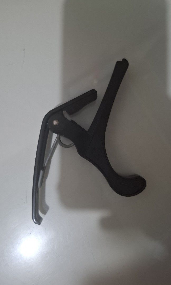 Guitar Capo (Category: Musical Instruments) located in Manila. Submitted by ginacruz899 (Listing ID 1388195358, Image 1). Description: .