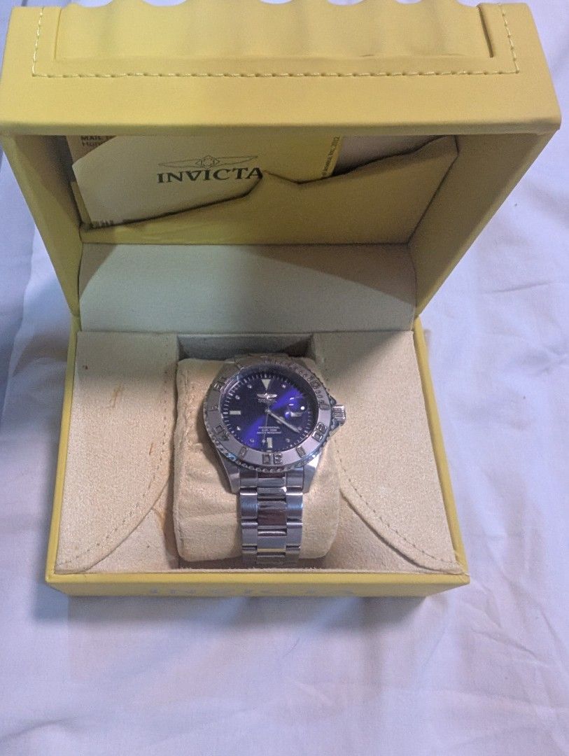 Invicta Pro Diver Quartz Blue Men's Watch (Category: Men's Watches) located in Makati City. Submitted by vish37 (Listing ID 1388149954, Image 2). Description: Movement: Quartz Case Width: 47.0 mm Water Resistance: 200 m (660 feet) Additional Features Invicta, Pro Diver, Men's Watch, Stainless Steel Case, Stainless Steel Bracelet, Quartz, 14783 pickup makati or bgc rfs: dont really use it still in box barely used..