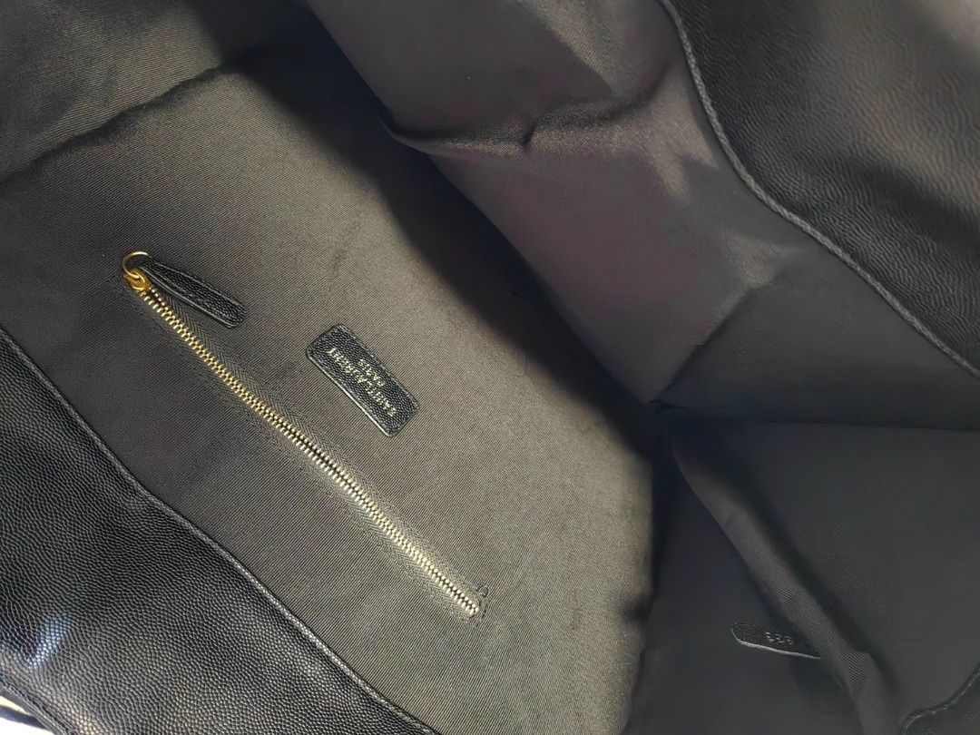 Japan Surplus Icare Tote (Category: Luxury Bags & Wallets) located in Cebu City. Submitted by elcoleccion21 (Listing ID 1388141822, Image 3). Description: Japan Surplus Quality Assurance GUARANTEED ❗❗ Coded .