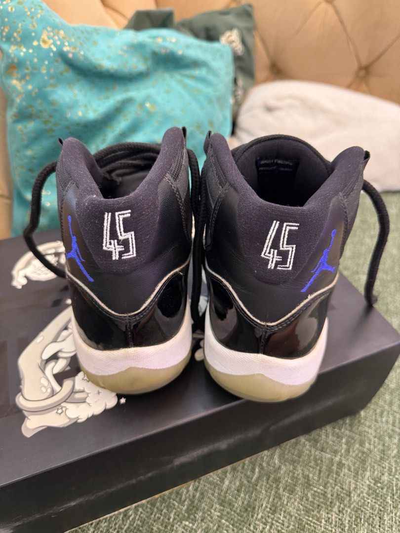Jordan 11 space jam (Category: Sneakers) located in San Fernando. Submitted by ck_21 (Listing ID 1388168705, Image 3). Description: Used once (good as bnew) No issue Complete with box Bought in Singapore Slightly nego.