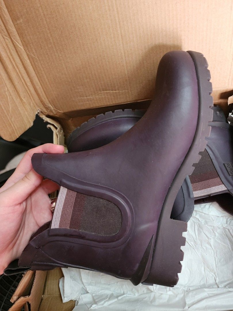 Keds Rowan Rain Boots (Category: Boots) located in Caloocan City. Submitted by manuzca (Listing ID 1388123161, Image 2). Description: used once during prenup Size: women's US 6 Color: Burgundy RFS: decluttering Location: South Caloocan.