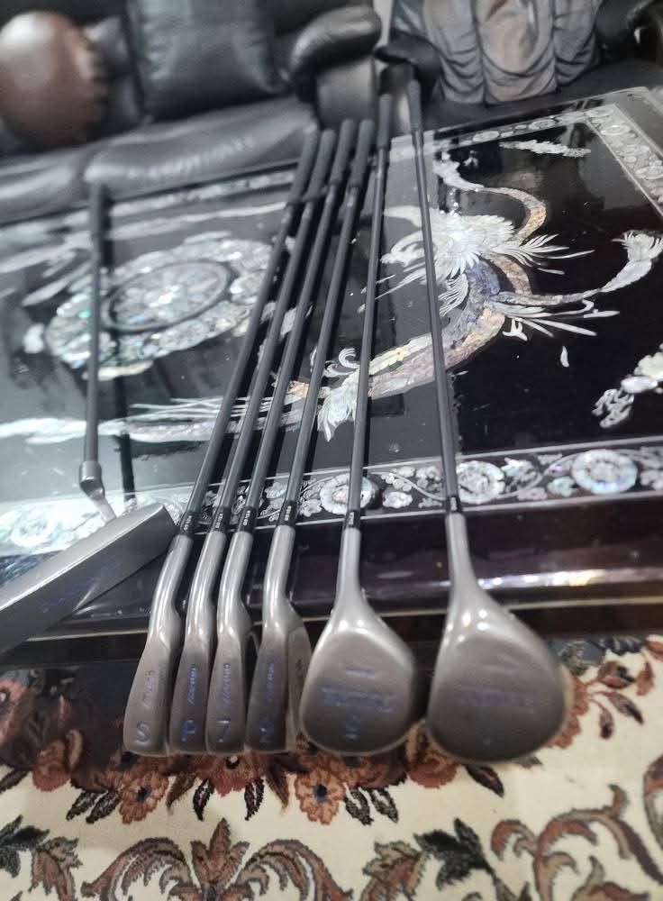 Ladies Golf Set (Category: Golf) located in Paranaque City. Submitted by chips24 (Listing ID 1388144358, Image 2). Description: For Sale Ladies golf set. *Mizuno evanova L flex graphite shaft clubs. Ping range bag for only 3.3k pick up Bf Paranaque free shipping within MM..