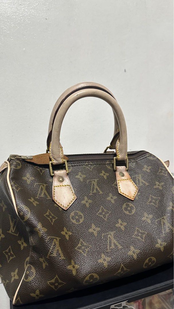 Louis Vuitton Doctors Bag (Category: Luxury Bags & Wallets) located in Las Pinas. Submitted by calizoosh (Listing ID 1388142686, Image 1). Description: LV Doctors Bag: - Used - Has signs of usage on the handle - Interior and exterior in good condition (no scratches, no tears and no damage) - Zipper handle broken (replaceable) RFS: Decluttering .