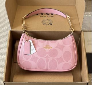 (Category: ) located in . Submitted by queenofstyle (Listing ID 1388243309, Image 1). Description: .
