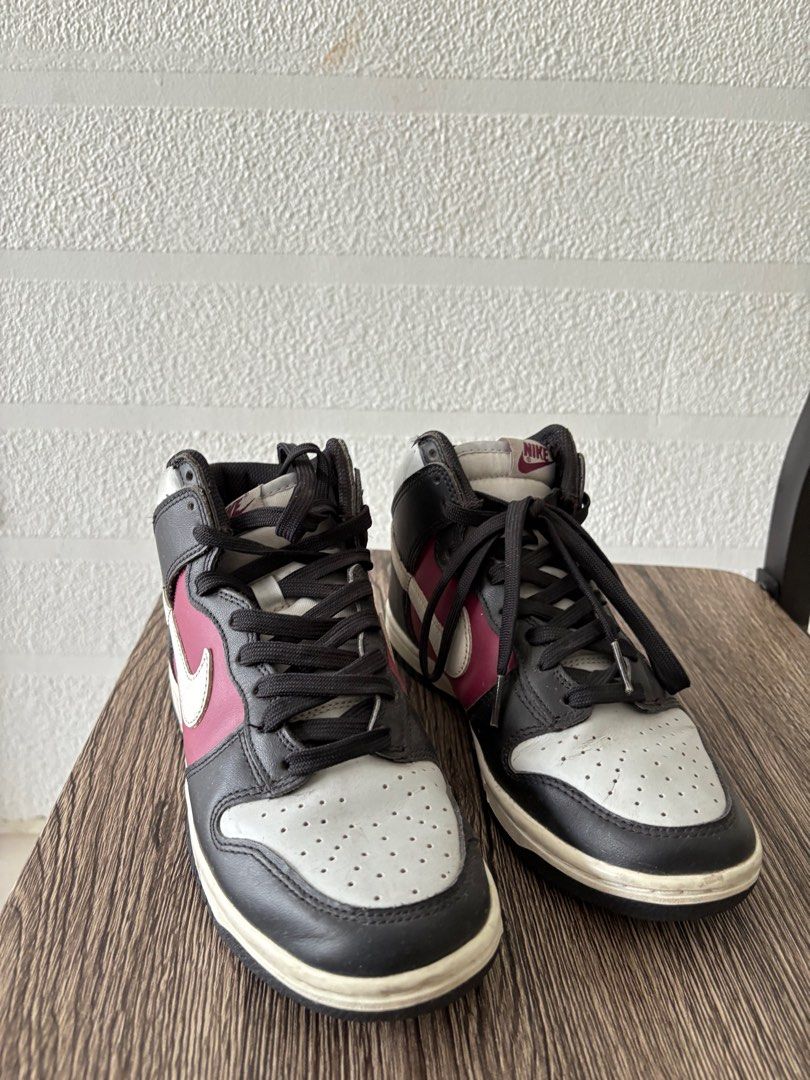 Nike dunks high (Category: Sneakers) located in Quezon City. Submitted by jdsdeclutters (Listing ID 1388161616, Image 1). Description: .