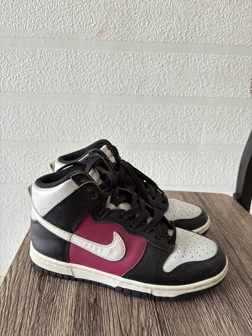 Nike dunks high (Category: Sneakers) located in Quezon City. Submitted by jdsdeclutters (Listing ID 1388161616, Image 2). Description: .