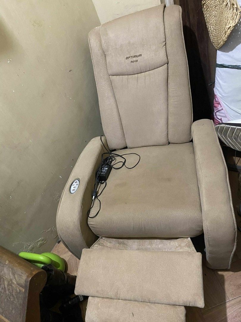 Nova Massage Chair (Category: Massage Devices) located in San Pedro. Submitted by trisheljas_japansurplus (Listing ID 1388274148, Image 3). Description: Helping A Friend 📍For Sale📍 Nova Massage Chair model: HLC 3642M 2nd Hand Hand working rfs: Need Funds ❗NEGOTIABLE PRICE❗ ❗you can pick up personal to Check the item❗ location📍 San pedro Laguna.