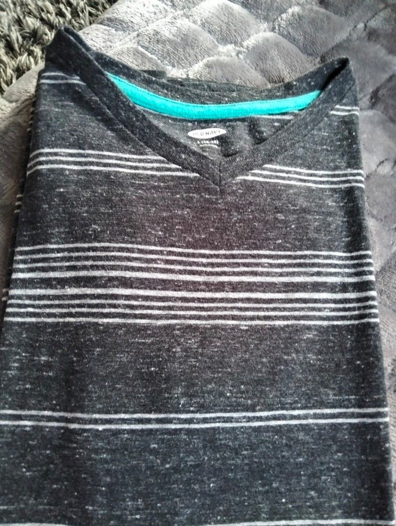 Old Navy Boys shirt (Category: Babies & Kids Fashion) located in Tarlac. Submitted by momma02 (Listing ID 1388131030, Image 1). Description: Old Navy Dark Gray w Stripes cotton shirt fits 9-12.