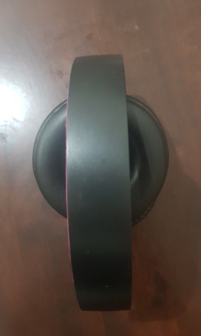 Pink Headset (Category: Headphones & Headsets) located in Pasay City. Submitted by cheekycornershop (Listing ID 1388184160, Image 3). Description: Pink headphones. remained unused. working just need to charge.