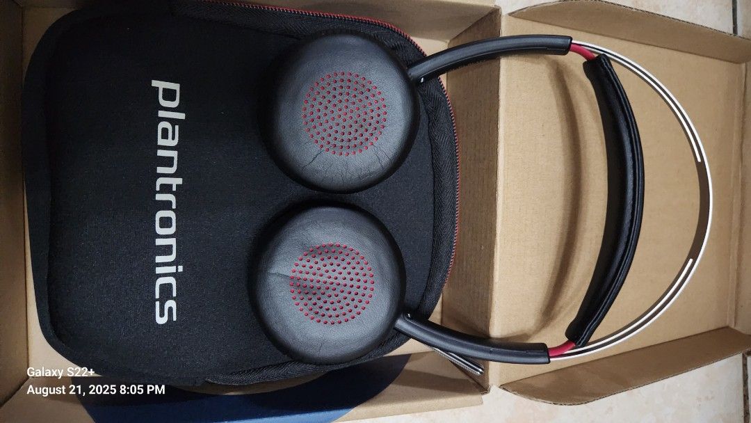 PLANTRONICS POLY VOYAGER FOCUS (Category: Headphones & Headsets) located in Quezon City. Submitted by cmlaucheng18108 (Listing ID 1388057936, Image 3). Description: For Sale!!! Used only while teaching Still Negotiable.
