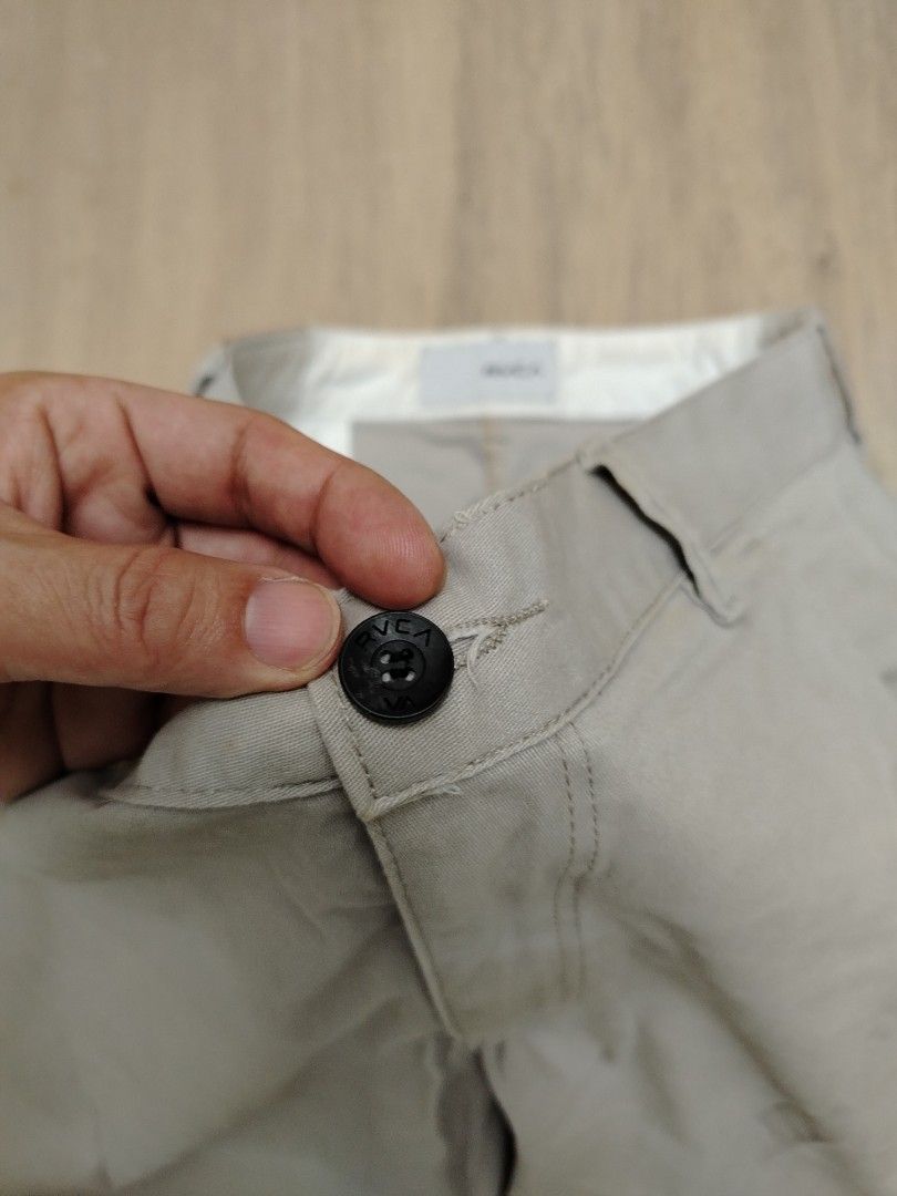 RVCA Chino pants (Category: Chinos) located in San Pablo. Submitted by nhatzstuffz (Listing ID 1388298686, Image 2). Description: Size 32 As new no issues chino semi stretchable Rvca pants.