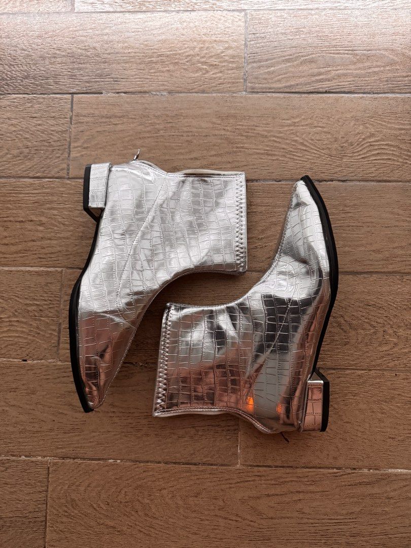 Silver Boots (Category: Boots) located in Iloilo. Submitted by randomoddling (Listing ID 1388213779, Image 2). Description: Size 40 on tag but best fits 39 (24.5cm insole) Comfortable - can stand 10k+ steps Lightly lined interior (best for spring/autumn) 1 inch low heel Clean, no drags.
