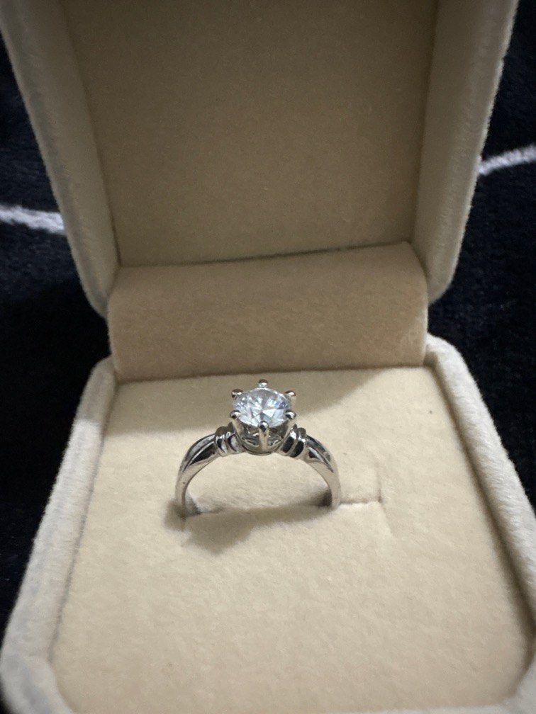 Silver ring 925 (Category: Rings) located in Iligan City. Submitted by sampascan229943 (Listing ID 1388226250, Image 2). Description: Silver ring 925 size 5 .