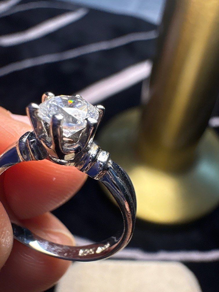 Silver ring 925 (Category: Rings) located in Iligan City. Submitted by sampascan229943 (Listing ID 1388226250, Image 3). Description: Silver ring 925 size 5 .