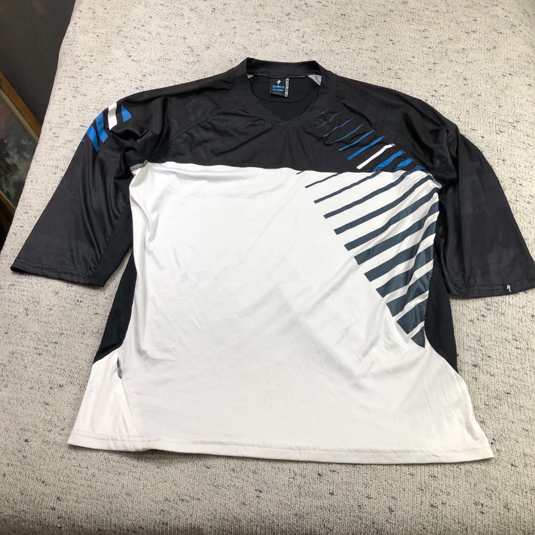 Specialized Enduro Comp Short Sleeve Jersey Size Medium (Category: Activewear) located in Santa Rosa. Submitted by sergids (Listing ID 1388145097, Image 3). Description: Specialized Enduro Comp Short Sleeve Jersey Size Medium Great condition. Check fitting tops to ensure this fits you. Dimensions below are exact measurements, see pics as well for comparison. 9/10 Condition and Colorway Dimensions: Check pic slide for actual size and dimensions. J