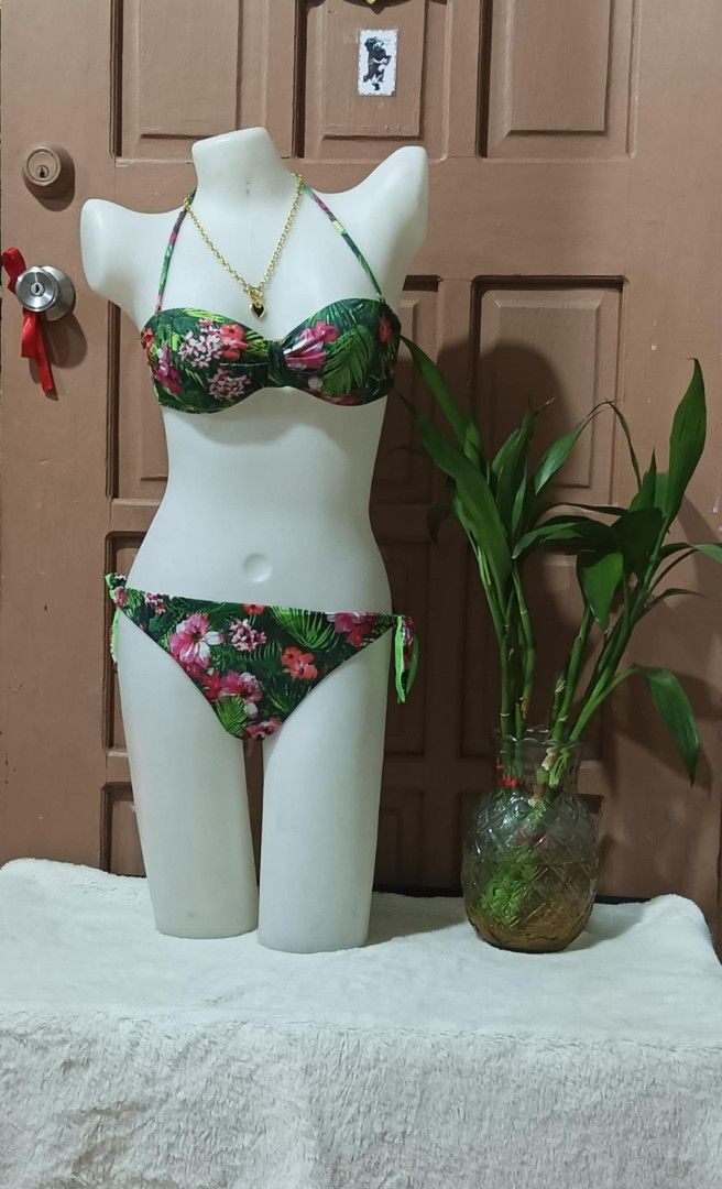 TEZENIS GREEN FLORAL TWO PIECE SWIMWEAR FOR WOMEN (Category: Bikinis & Swimsuits) located in Quezon City. Submitted by bratinella168 (Listing ID 1388289067, Image 1). Description: LIKE NEW!!! TEZENIS GREEN FLORAL TWO PIECE SWIMWEAR FOR WOMEN EXCELLENT CONDITION SMALL TO MEDIUM SIZE.