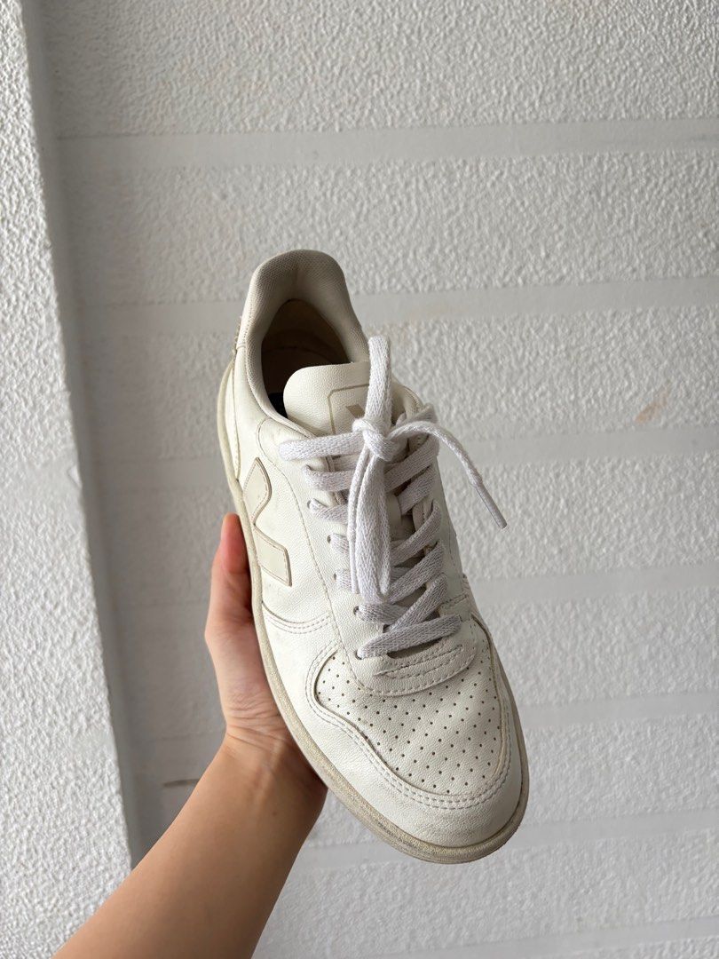 Veja V10 (Category: Sneakers) located in Quezon City. Submitted by jdsdeclutters (Listing ID 1388162483, Image 2). Description: .