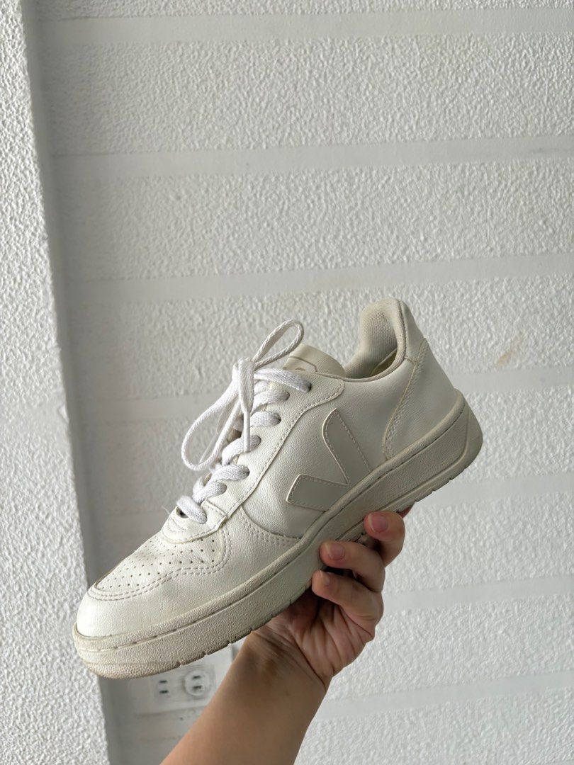 Veja V10 (Category: Sneakers) located in Quezon City. Submitted by jdsdeclutters (Listing ID 1388162483, Image 3). Description: .