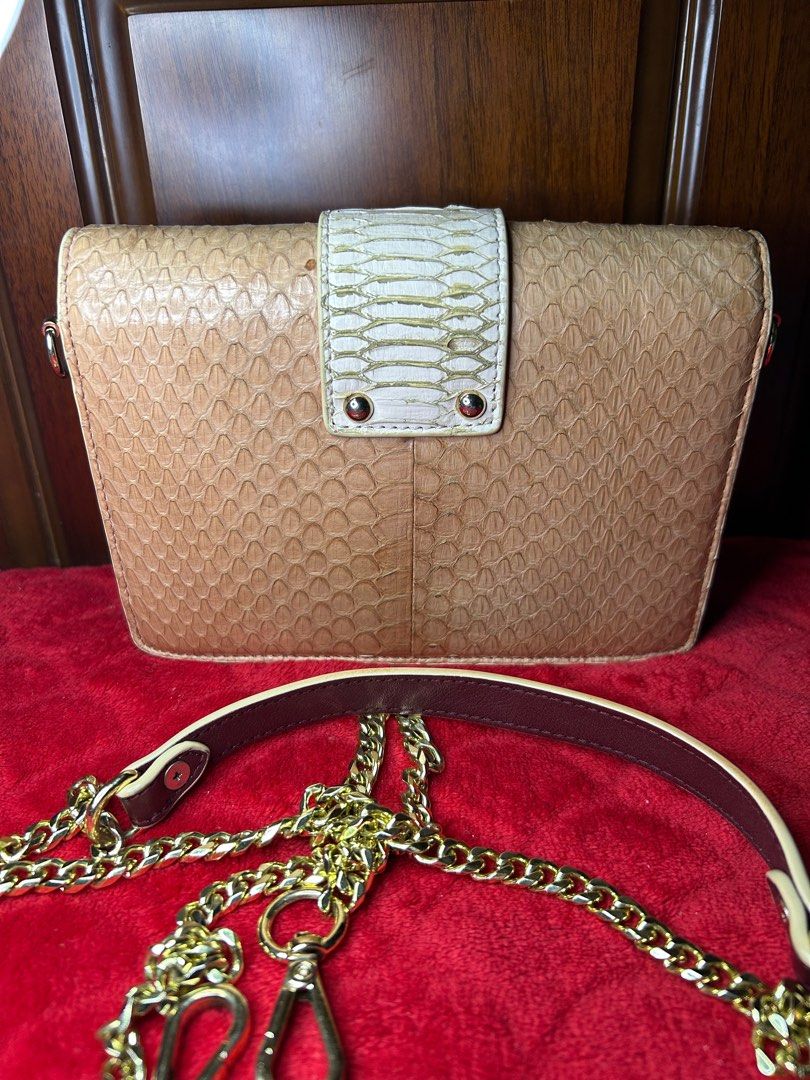 Vintage snake skin sling bag (Category: Cross-body Bags) located in Taguig. Submitted by PreHeartGalore (Listing ID 1388158628, Image 2). Description: -Genuine snake skin -SUO Payment first via Gcash.