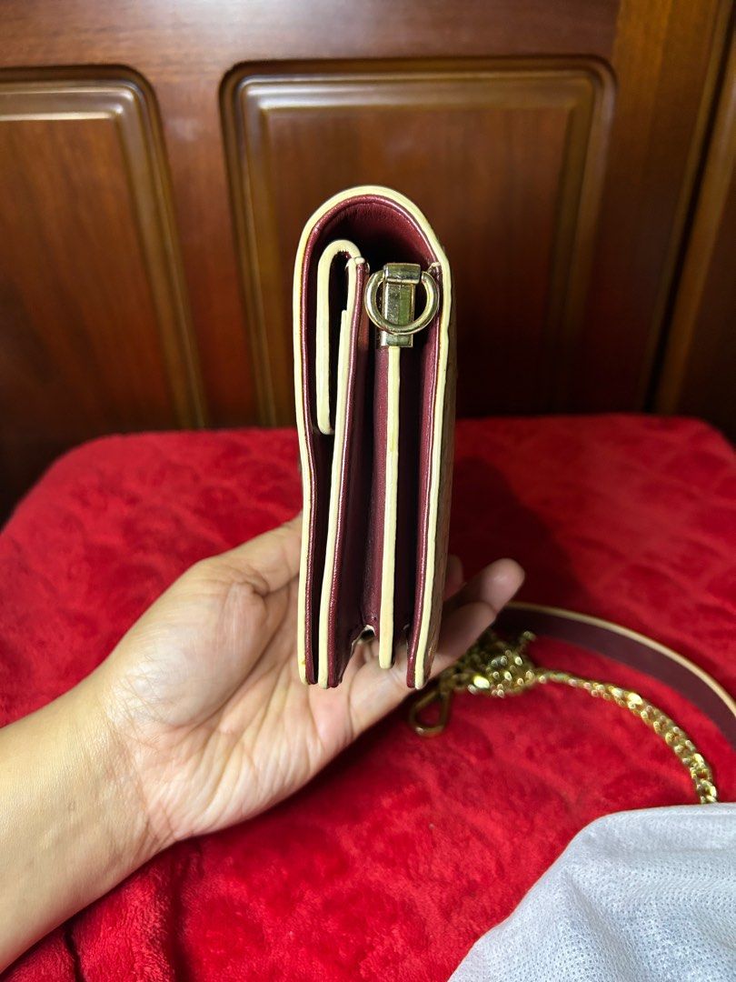 Vintage snake skin sling bag (Category: Cross-body Bags) located in Taguig. Submitted by PreHeartGalore (Listing ID 1388158628, Image 3). Description: -Genuine snake skin -SUO Payment first via Gcash.