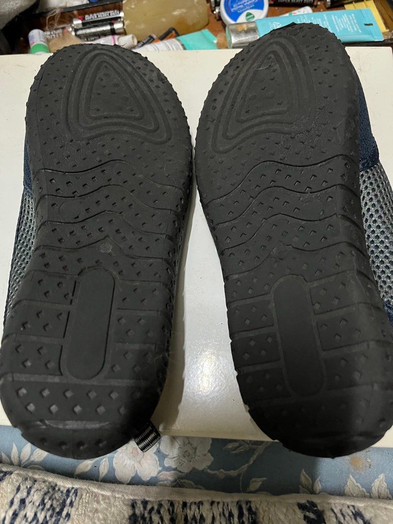 Water Shoes (Category: Flats & Sandals) located in Los Banos. Submitted by profemy (Listing ID 1388152329, Image 2). Description: water Shoes for women/men (used in or around water. Size 24 (7) Brand: Call of the Wild Will ahip by J&T; buyer pays shipping fee Like-new condition.