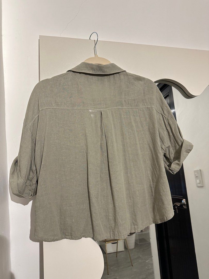 Zara army green collared blouse (Category: Blouses) located in Marilao. Submitted by pgbdc (Listing ID 1388271126, Image 3). Description: - Zara army green button down collared blouse - XS on tag.