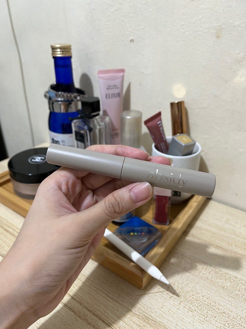 Absidy Clear Brow Gel (Category: Makeup) located in Las Pinas. Submitted by kansai404 (Listing ID 1388391268, Image 1). Description: rfs: i prefer colored brow gels used once only! has a really great hold as they claim it to be.