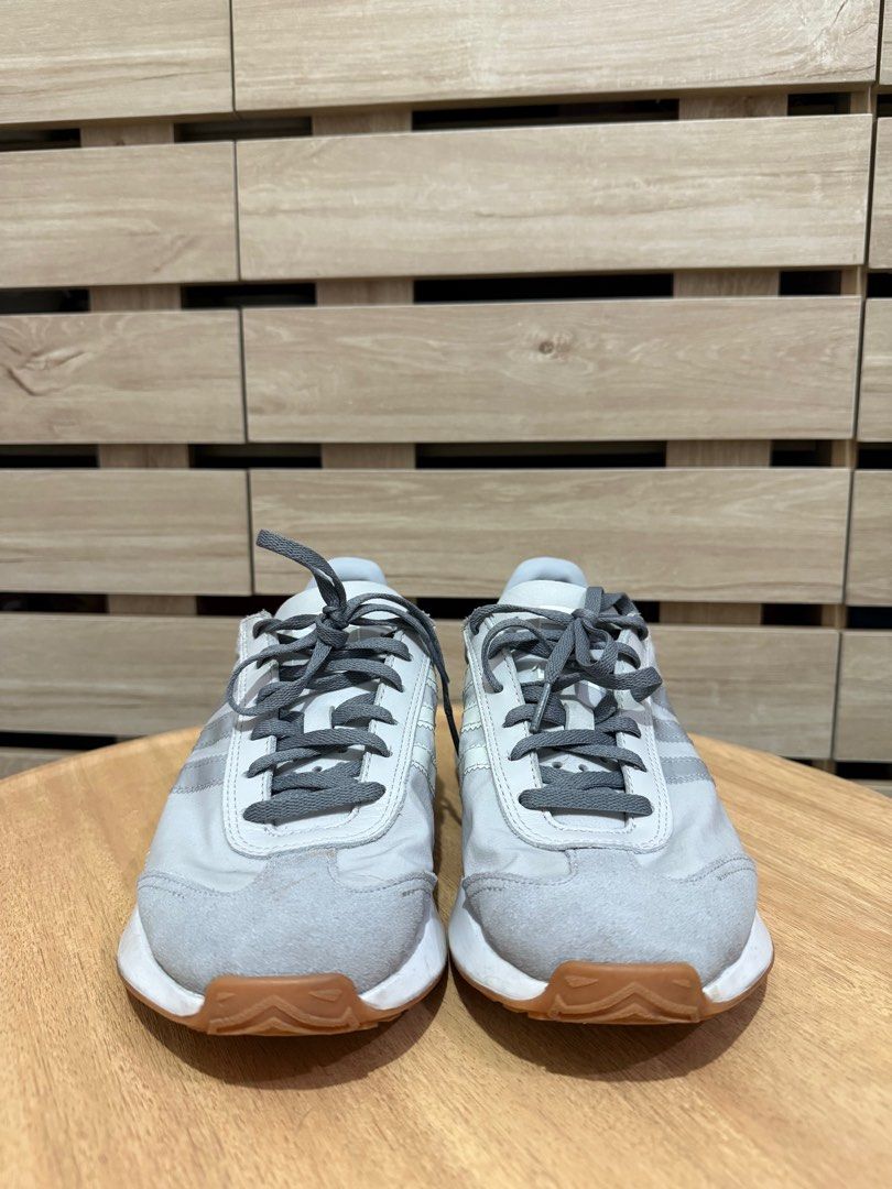 Adidas Country XLG (Category: Sneakers) located in Santa Rosa. Submitted by krishayu28 (Listing ID 1388318606, Image 3). Description: US 7 UK 6 1/2 FR 40 JP 250 CHN 245.
