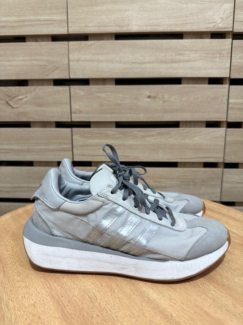 Adidas Country XLG (Category: Sneakers) located in Santa Rosa. Submitted by krishayu28 (Listing ID 1388318606, Image 2). Description: US 7 UK 6 1/2 FR 40 JP 250 CHN 245.