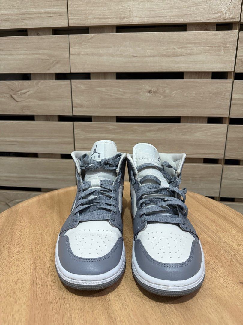 Air Jordan 1 Mid - Light Smoke Grey (Category: Sneakers) located in Santa Rosa. Submitted by krishayu28 (Listing ID 1388319745, Image 2). Description: US 8 UK 5.5 EU 39 CM 25 BR 37.5 CN 250.