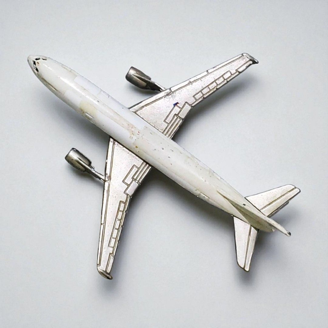 AIRPLANE Diecast Graffiti Toy (Category: Vehicle & Diecast Models) located in Caloocan City. Submitted by huntkoto (Listing ID 1388374044, Image 2). Description: AIRPLANE DIECAST Dimension: 5x4.5" inches Issue: Paint Chips Location: North Caloocan.