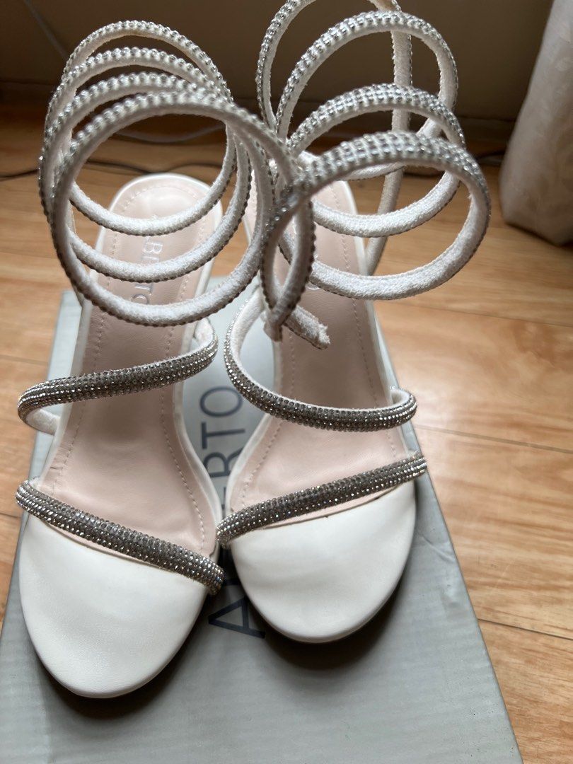 Alberto Heels Sandals (Category: Heels) located in Paranaque City. Submitted by sierra21 (Listing ID 1388340503, Image 3). Description: Used only once 2inches Heels US Size 4 EU Size 35 Color White Bought mga 4,000 .