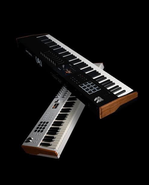 Midi Arturia keylab essential 88 (Category: Musical Instruments) located in Manila. Submitted by lilxpiider (Listing ID 1388309398, Image 2). Description: 4 times ko lang ginamit after 2 years pag gamit ko ayaw na gumana ng ibang keys, kayo nalang paayos. Sobrang bago lang itsura kase never nagamit. Meron pa tong box. Binili ko sa jb music 25,500..