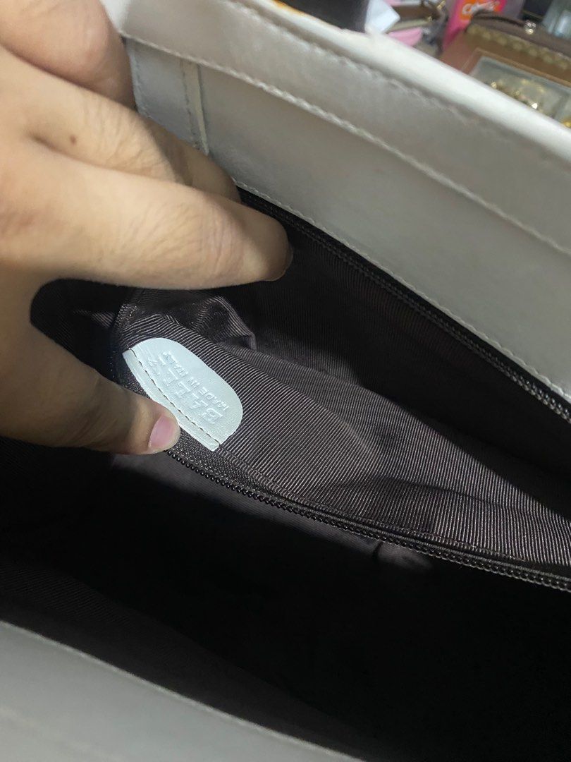Authentic Bally bag (Category: Luxury Bags & Wallets) located in Manila. Submitted by bvd9dwnrgf23014 (Listing ID 1388425918, Image 2). Description: For sale authentic Bally bag With original dust bag.