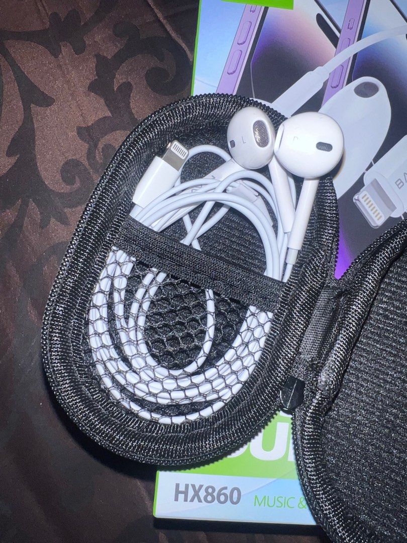 [BAVIN] iPhone Earphones (Category: Headphones & Headsets) located in San Juan City. Submitted by prelovedbyvielle (Listing ID 1388460866, Image 2). Description: BAVIN HX860 Earphones - NO BLUETOOTH REQUIRED - MIC WORKING FOR CALLS / ALL APPS - USED ONLY FOR A WEEK - RFS: Switching to a New Type C iPhone Model.