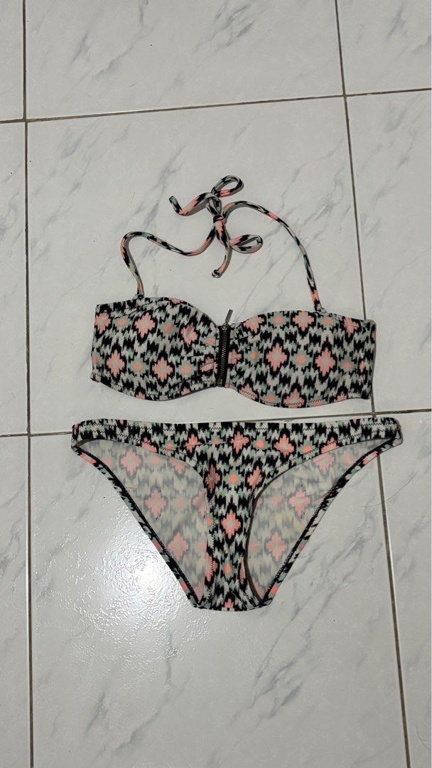 Bikini set (Category: Bikinis & Swimsuits) located in Manila. Submitted by mxryldrn (Listing ID 1388430927, Image 1). Description: No flaws.
