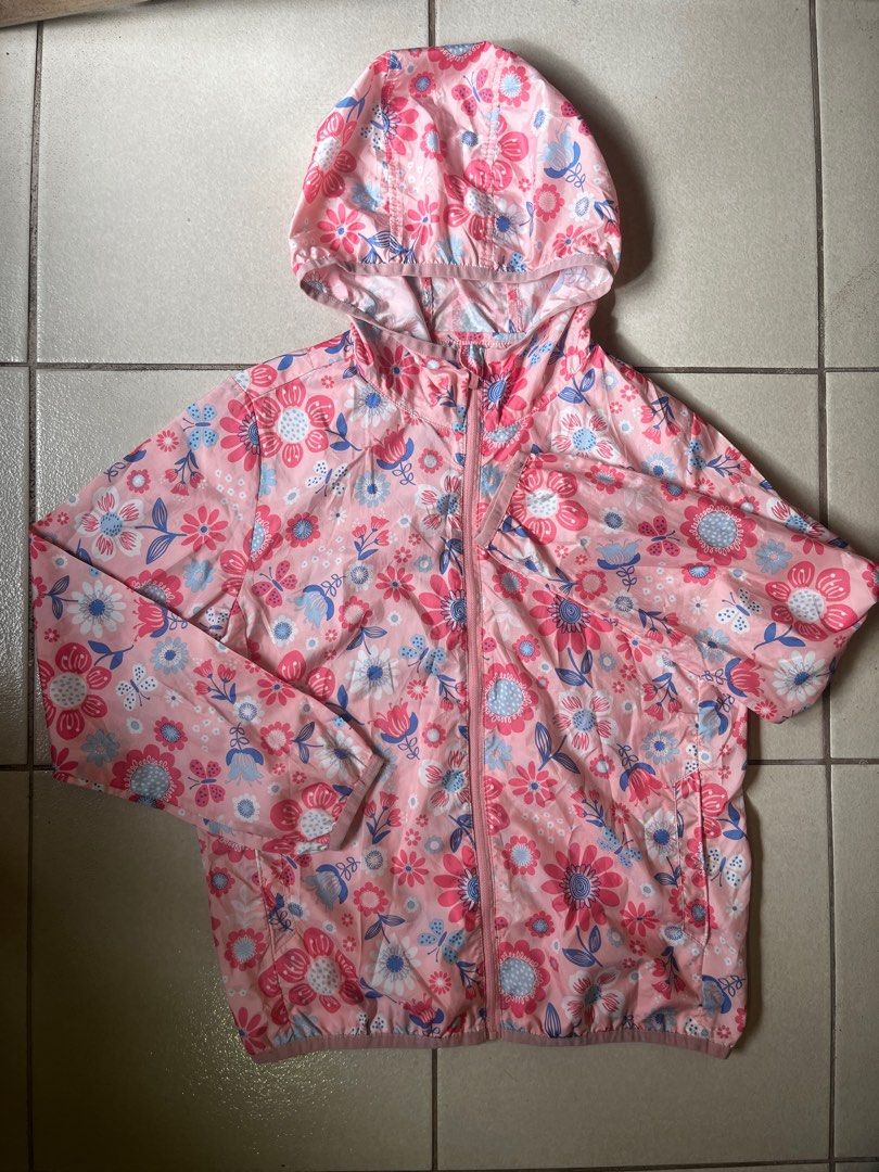 Bossini Kids Lightweight Windbreaker - Size 140 (Category: Babies & Kids Fashion) located in Makati City. Submitted by kathereeen (Listing ID 1388408076, Image 1). Description: Bossini Kids Lightweight Windbreaker - Size 140 Used but not abused. Tried a few times only. Good for the rainy season. Size Dimensions: Width - 17in Length - 21in RFS: Too big for my daughter.