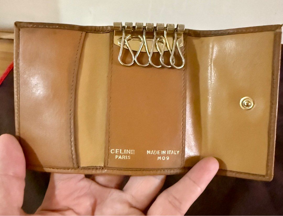 Celine Brown Macadam Coated Canvass Key Ring Holder (Category: Luxury Bags & Wallets) located in Paranaque City. Submitted by lyn0618 (Listing ID 1388405339, Image 2). Description: SLIGHTLY USED NO CRACKS on leather COMPLETE 5 Slots for keys CODE IS VISIBLE NO BAKBAK EXCELLENT LEATHER BODY NO SWAP. NO COD PAYMENT FIRST - GCASH NO RETURN NO EXCHANGE NO REFUND SHIPPING VIA LALAMOVE JNT LBC STILL ITS A PRE LOVED ITEM . NOT OVERUSED .