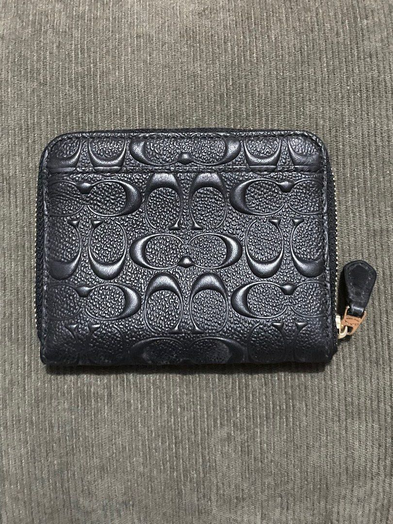 Coach Women's Small Zip Around Wallet (Category: Wallets & Card holders) located in Quezon City. Submitted by rnch444 (Listing ID 1383622677, Image 2). Description: classic, chic design , 100% authentic & checked for authenticity. dm for more..