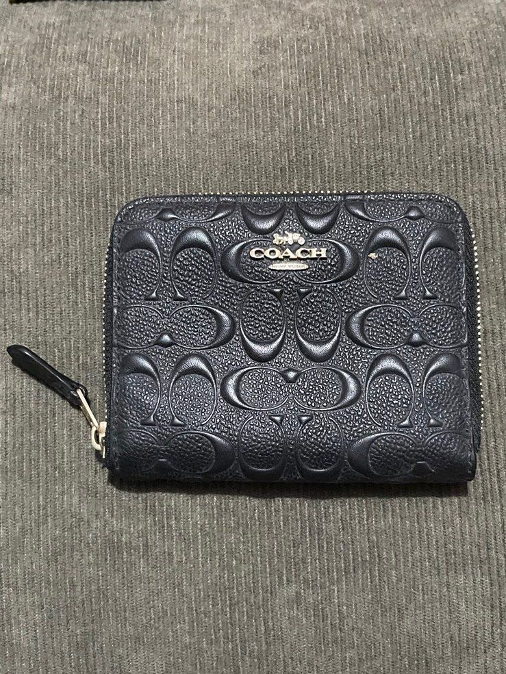Coach Women's Small Zip Around Wallet (Category: Wallets & Card holders) located in Quezon City. Submitted by rnch444 (Listing ID 1383622677, Image 1). Description: classic, chic design , 100% authentic & checked for authenticity. dm for more..