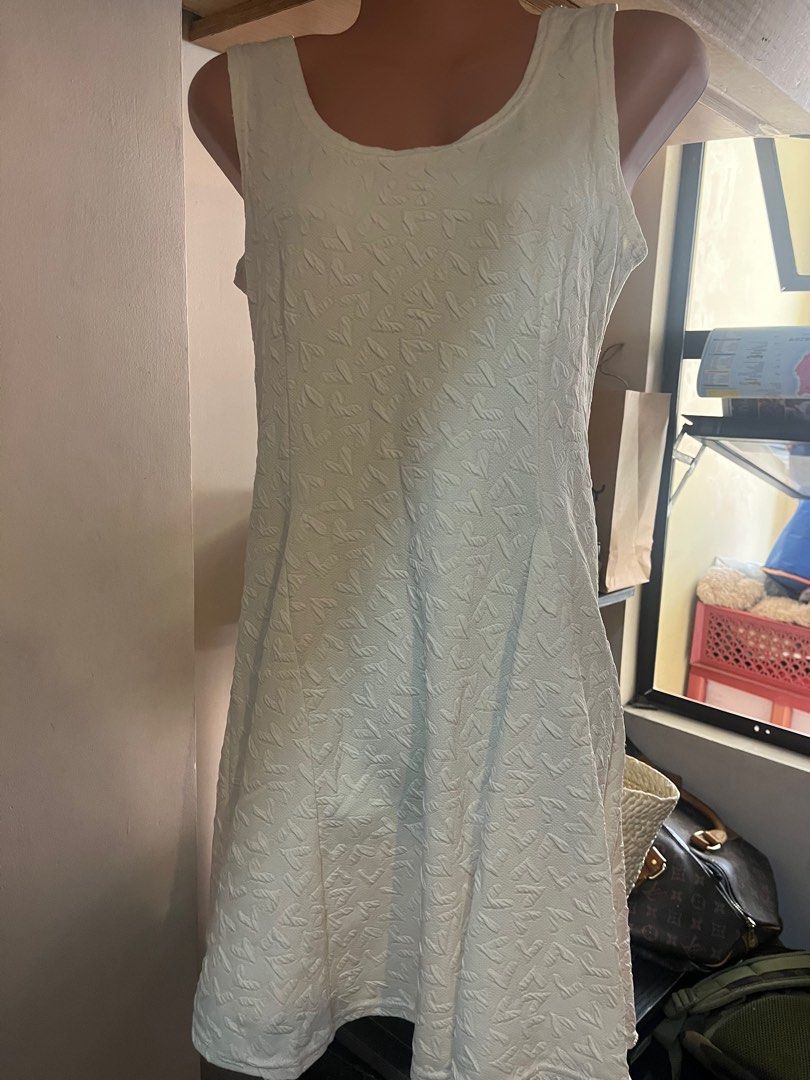 dirty white flare dress (Category: Dresses) located in Manila. Submitted by lowluh (Listing ID 1388365763, Image 2). Description: cream / dirty white flare dress body flattering puson hiding.