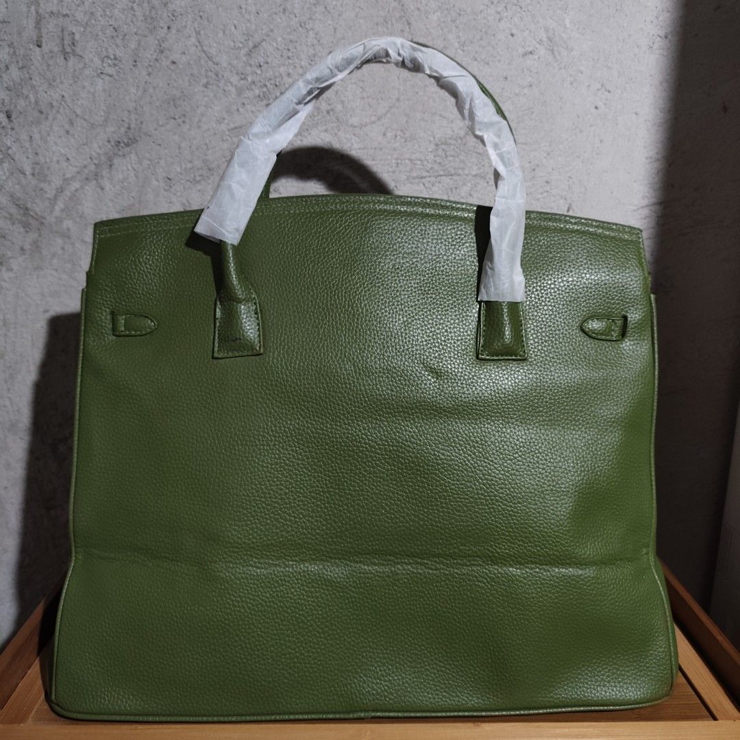 Extra Large evilacts.co Birkin Bag Genuine Leather (Category: Shoulder Bags) located in Villasis. Submitted by jarnimzurccc (Listing ID 1388414958, Image 2). Description: Japan sourced! 🌸✨ Genuine Leather material. Like new still with tag and authenticity card inside (di napicturan). Complete and Working lockset. NO bakbak and NOT sticky inside. Rare find! Collector's item. Orig price around 10k-15k. AS IN SUPER LAKI IN PERSON. HAC birkin like D