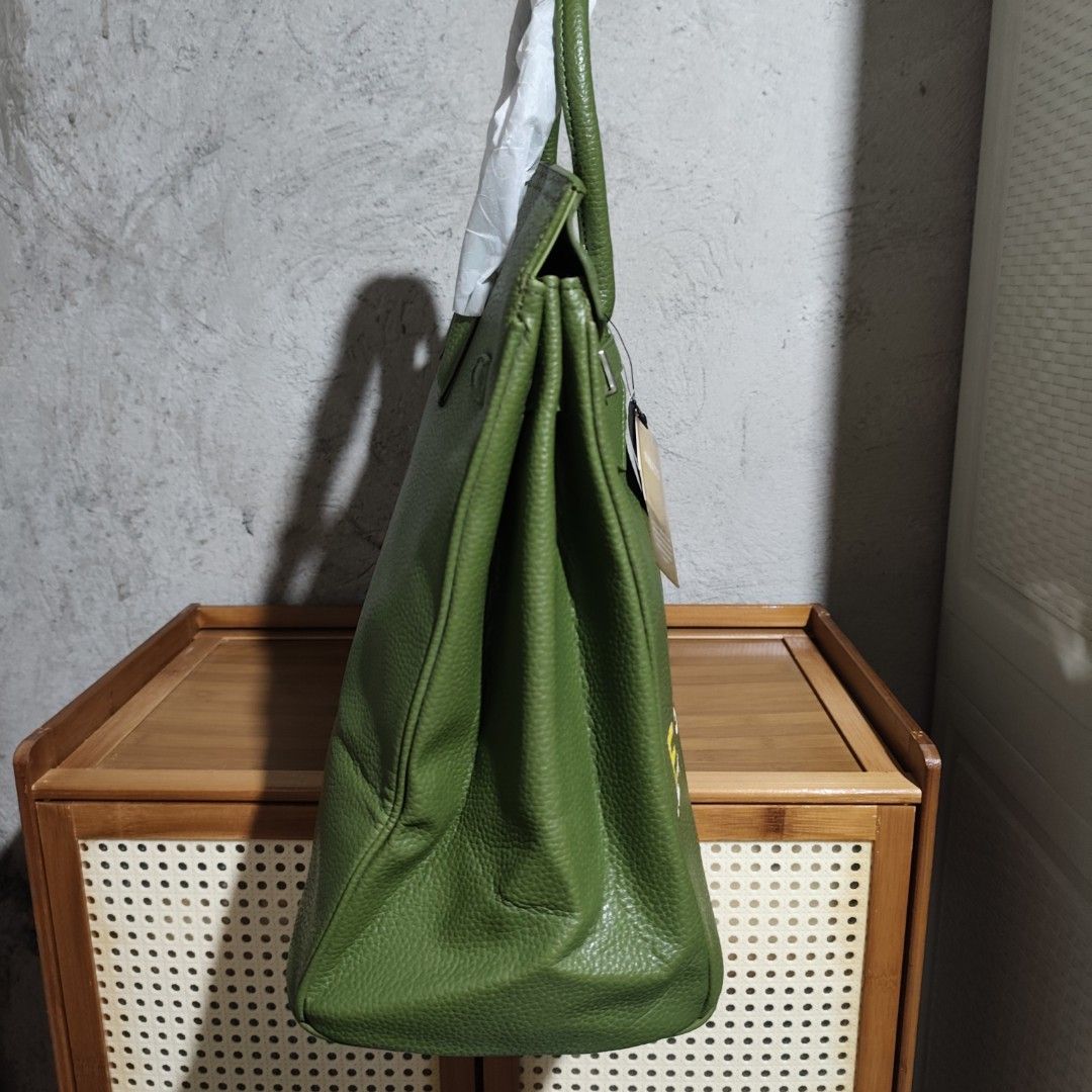 Extra Large evilacts.co Birkin Bag Genuine Leather (Category: Shoulder Bags) located in Villasis. Submitted by jarnimzurccc (Listing ID 1388414958, Image 3). Description: Japan sourced! 🌸✨ Genuine Leather material. Like new still with tag and authenticity card inside (di napicturan). Complete and Working lockset. NO bakbak and NOT sticky inside. Rare find! Collector's item. Orig price around 10k-15k. AS IN SUPER LAKI IN PERSON. HAC birkin like D