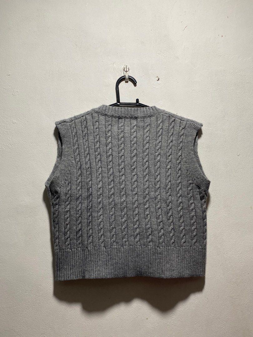 Grey Cardigan (Category: Others Tops) located in Mandaluyong City. Submitted by Mid90s (Listing ID 1388321210, Image 2). Description: Size: can fit small to medium Dimension: 19.5 x 20 No issue Message me for other information!.