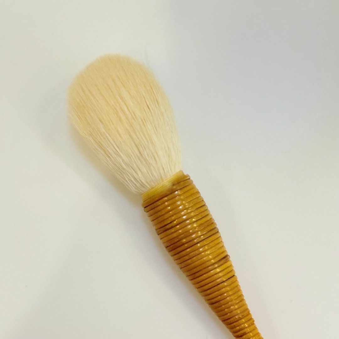 Hakuhodo Yachiyo Brush (Category: Makeup) located in Quezon City. Submitted by bearams (Listing ID 1388386893, Image 2). Description: Used once just to feel it. Washed and stored properly. Bought in Japan. Hard to find locally. Used by known makeup artist, Mary Phillips..